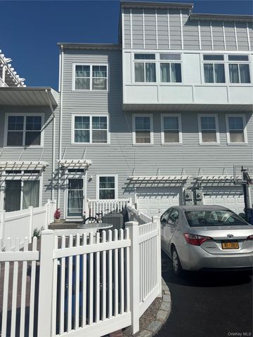 165 Commodore Circle W, Arverne, NY 11692