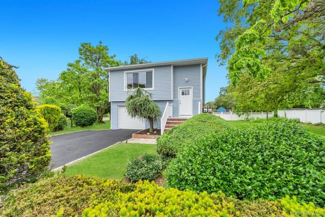 46 Jamaica Avenue, Wyandanch, NY 11798