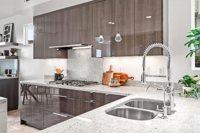 561 Skylar Lane, Palm Springs, CA 92262