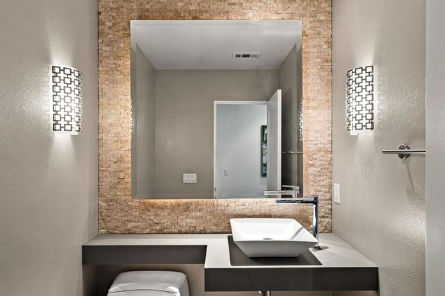 561 Skylar Lane, Palm Springs, CA 92262