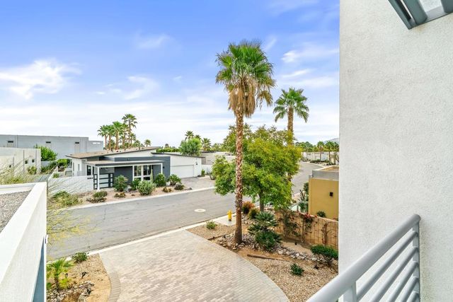 561 Skylar Lane, Palm Springs, CA 92262