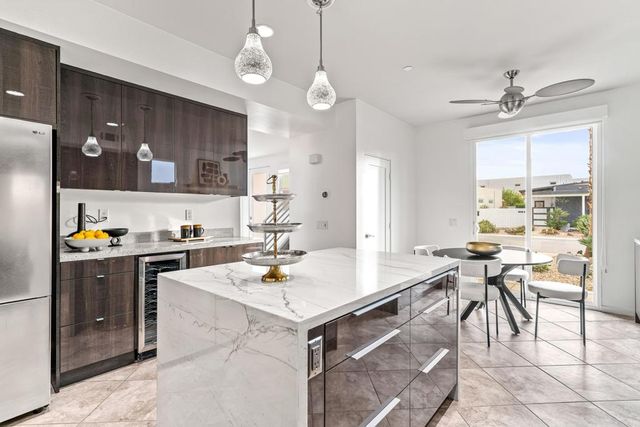 561 Skylar Lane, Palm Springs, CA 92262