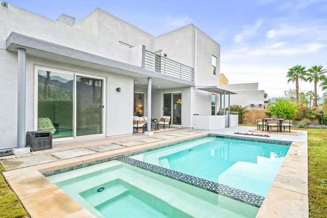 561 Skylar Lane, Palm Springs, CA 92262