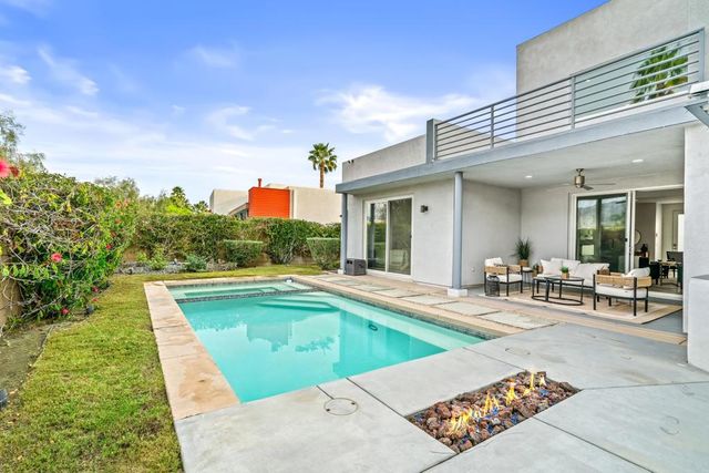 561 Skylar Lane, Palm Springs, CA 92262