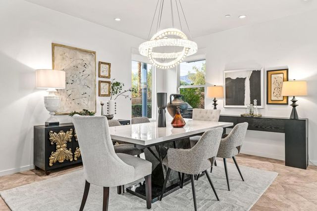 561 Skylar Lane, Palm Springs, CA 92262