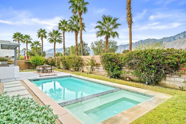 561 Skylar Lane, Palm Springs, CA 92262