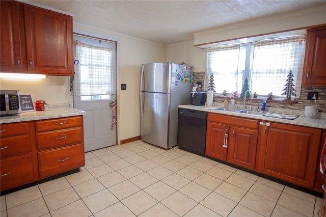 1366 Mount Pleasant Rd, Upper Tyrone Twp, PA 15666