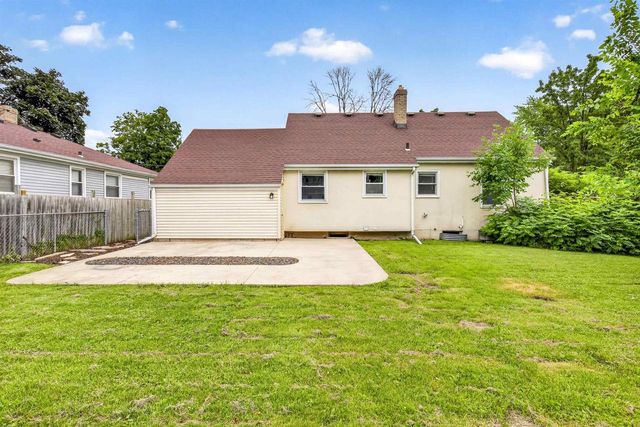 1029 LANGLADE AVENUE, Green Bay, WI 54304