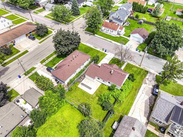 1029 LANGLADE AVENUE, Green Bay, WI 54304