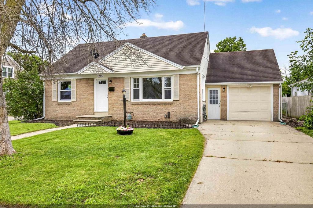 1029 LANGLADE AVENUE, Green Bay, WI 54304