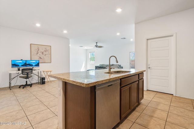 6265 S Desert Peak Drive, Tucson, AZ 85706