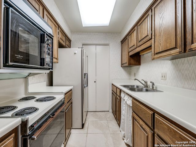 7701 Wurzbach Rd Apt 406, San Antonio, TX 78229