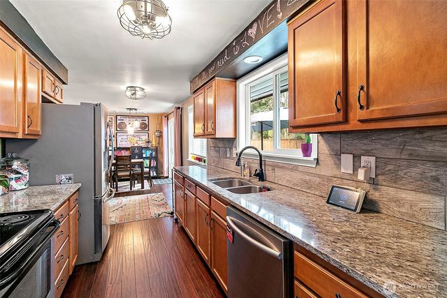 1011 9th St NE, Auburn, WA 98002