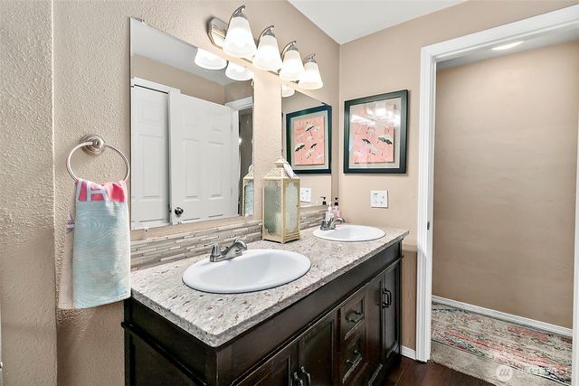 1011 9th St NE, Auburn, WA 98002