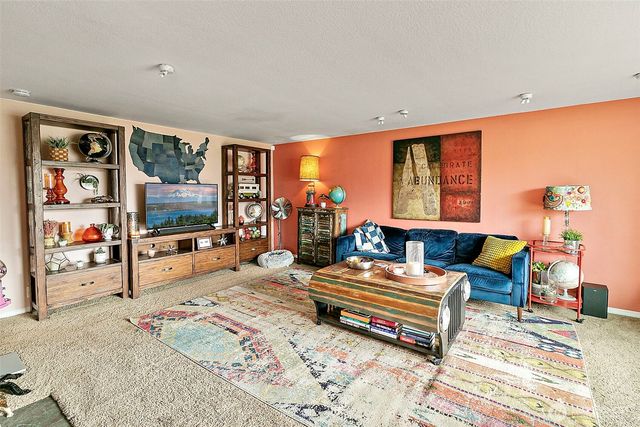 1011 9th St NE, Auburn, WA 98002