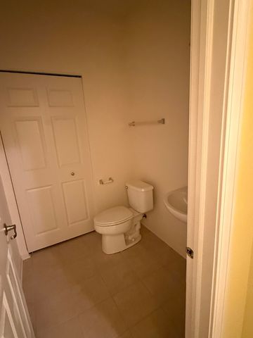 2225 S Crambourne Way, Arlington Heights, IL 60005