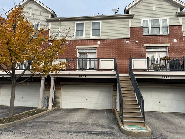 2225 S Crambourne Way, Arlington Heights, IL 60005