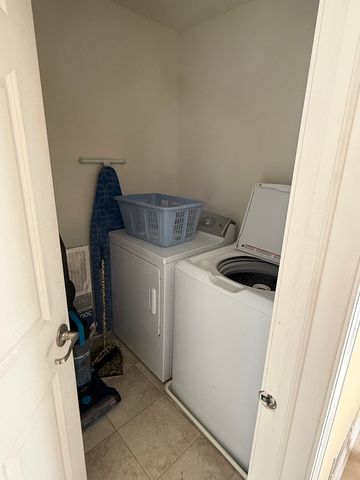 2225 S Crambourne Way, Arlington Heights, IL 60005