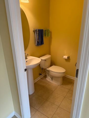 2225 S Crambourne Way, Arlington Heights, IL 60005