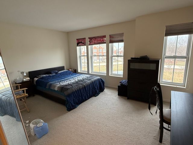 2225 S Crambourne Way, Arlington Heights, IL 60005