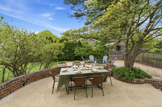 2 W Oak Hill Drive, Oyster Bay, NY 11771