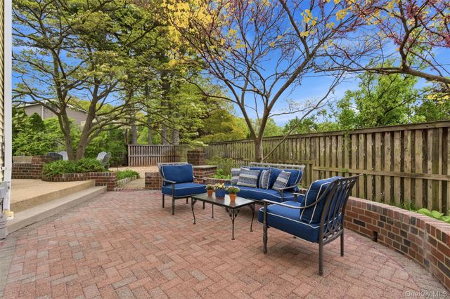 2 W Oak Hill Drive, Oyster Bay, NY 11771