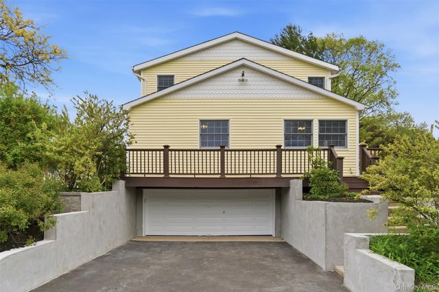 2 W Oak Hill Drive, Oyster Bay, NY 11771