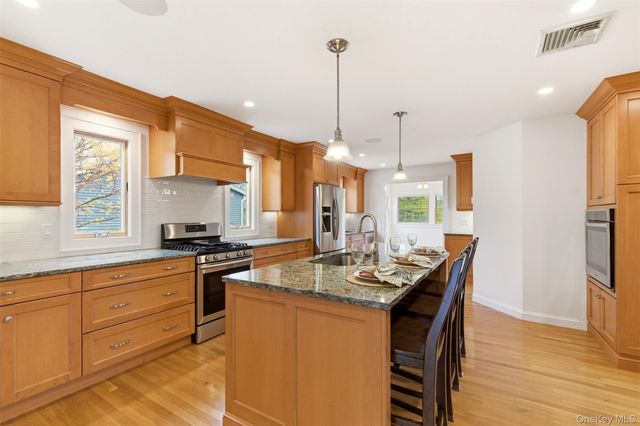 2 W Oak Hill Drive, Oyster Bay, NY 11771