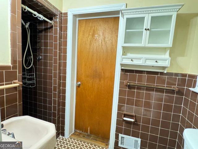 222 Pineview Drive, Lawrenceville, GA 30046