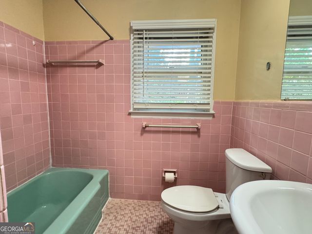 222 Pineview Drive, Lawrenceville, GA 30046