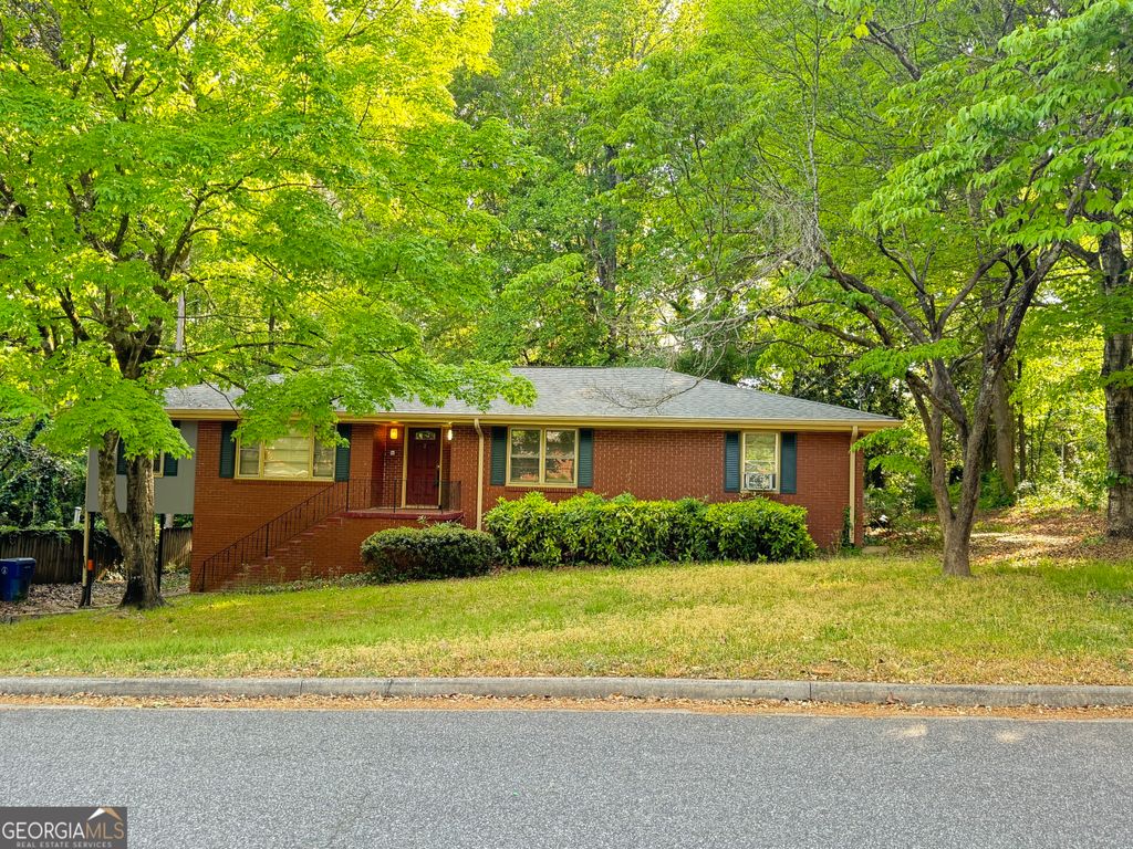222 Pineview Drive, Lawrenceville, GA 30046