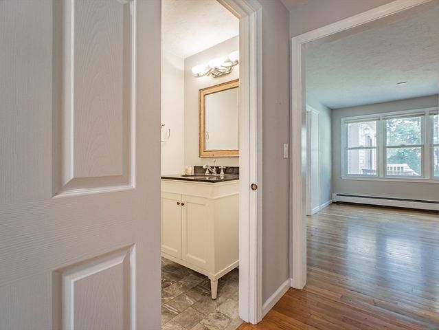 4 Flint Meadow Ln, Shrewsbury, MA 01545