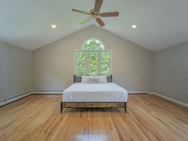 4 Flint Meadow Ln, Shrewsbury, MA 01545