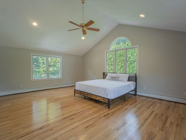 4 Flint Meadow Ln, Shrewsbury, MA 01545