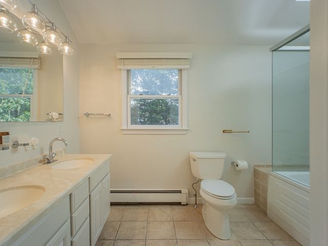 4 Flint Meadow Ln, Shrewsbury, MA 01545