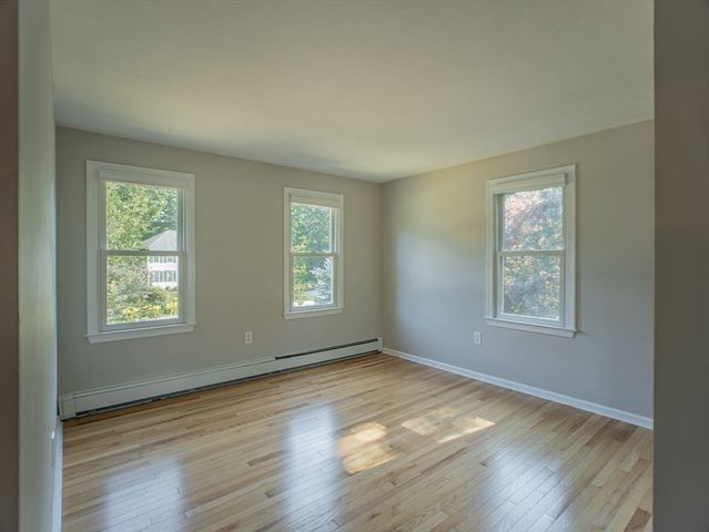 4 Flint Meadow Ln, Shrewsbury, MA 01545