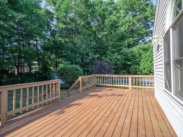4 Flint Meadow Ln, Shrewsbury, MA 01545