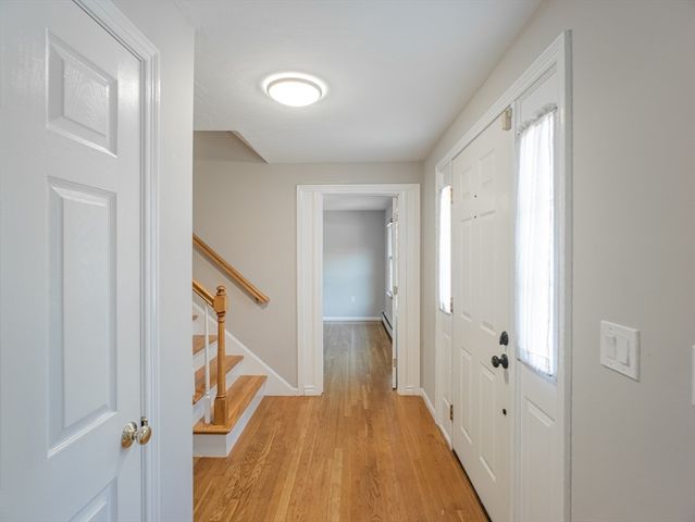 4 Flint Meadow Ln, Shrewsbury, MA 01545