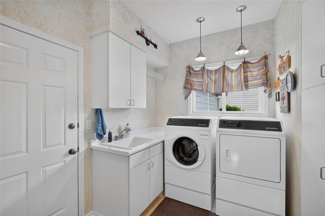 6609 Hampton Court, Johnston, IA 50131