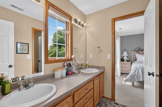 6609 Hampton Court, Johnston, IA 50131