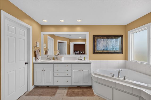 6609 Hampton Court, Johnston, IA 50131