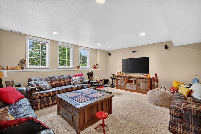 6609 Hampton Court, Johnston, IA 50131