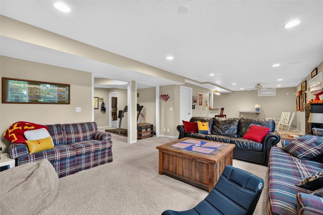 6609 Hampton Court, Johnston, IA 50131