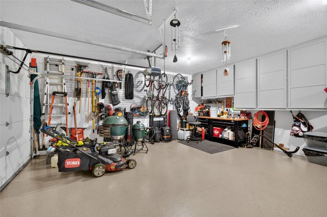 6609 Hampton Court, Johnston, IA 50131