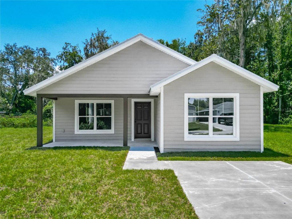 Image 3 of property listing at 919 CR 482C, Lake Panasoffkee, FL 33538