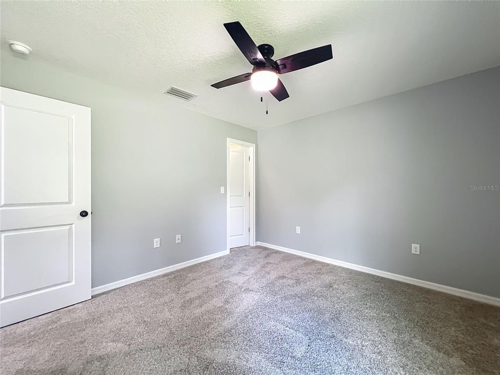 Image 25 of property listing at 919 CR 482C, Lake Panasoffkee, FL 33538