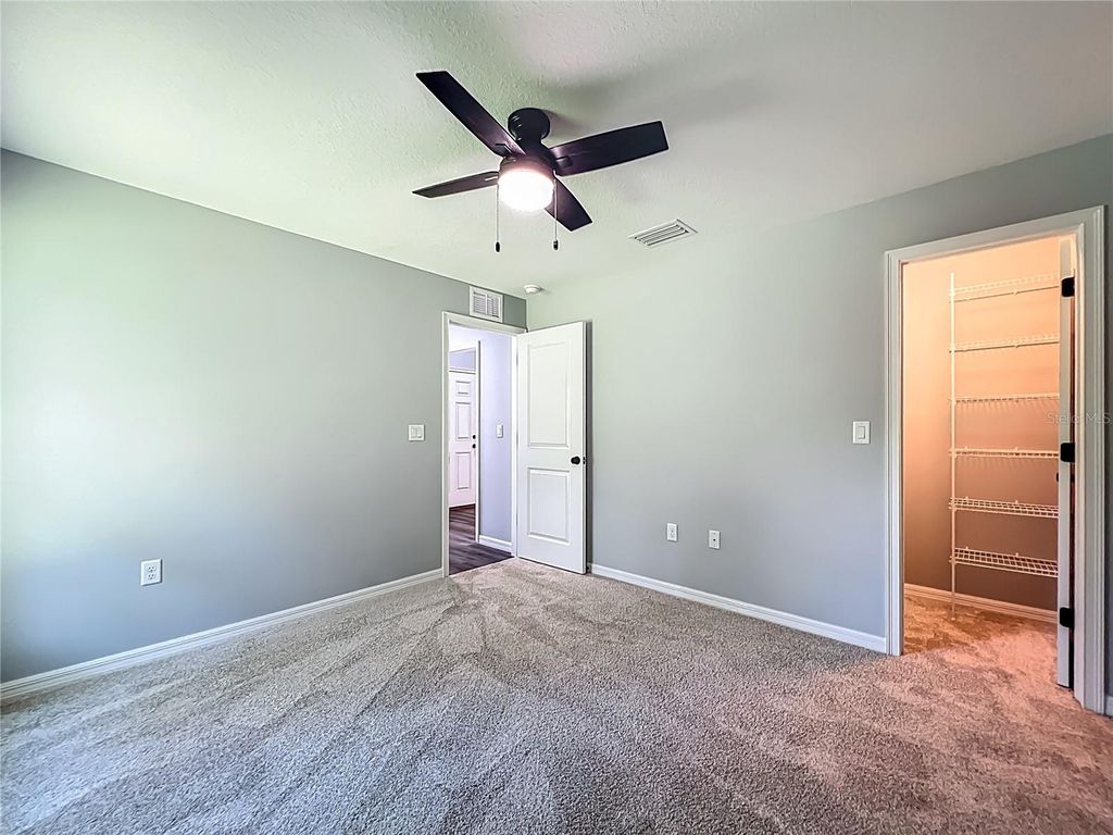 Image 26 of property listing at 919 CR 482C, Lake Panasoffkee, FL 33538