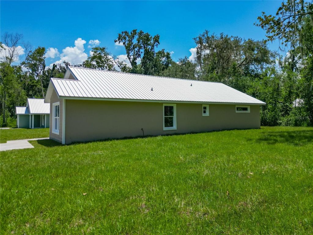 Image 38 of property listing at 919 CR 482C, Lake Panasoffkee, FL 33538