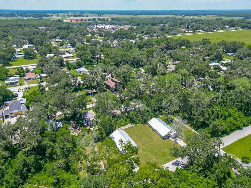 Image 45 of property listing at 919 CR 482C, Lake Panasoffkee, FL 33538