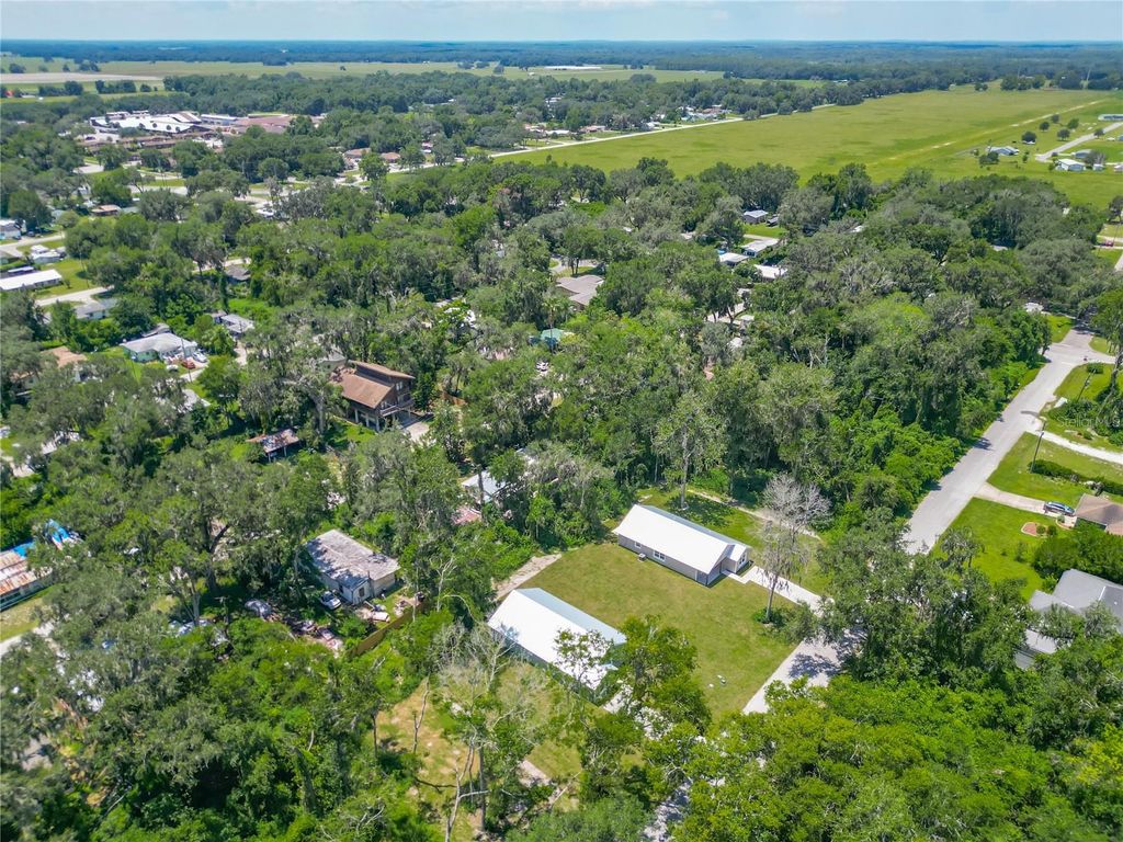 Image 46 of property listing at 919 CR 482C, Lake Panasoffkee, FL 33538